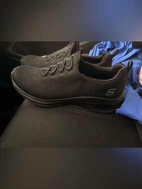 Women’sLightweight Black Slip-On Athletic Shoes